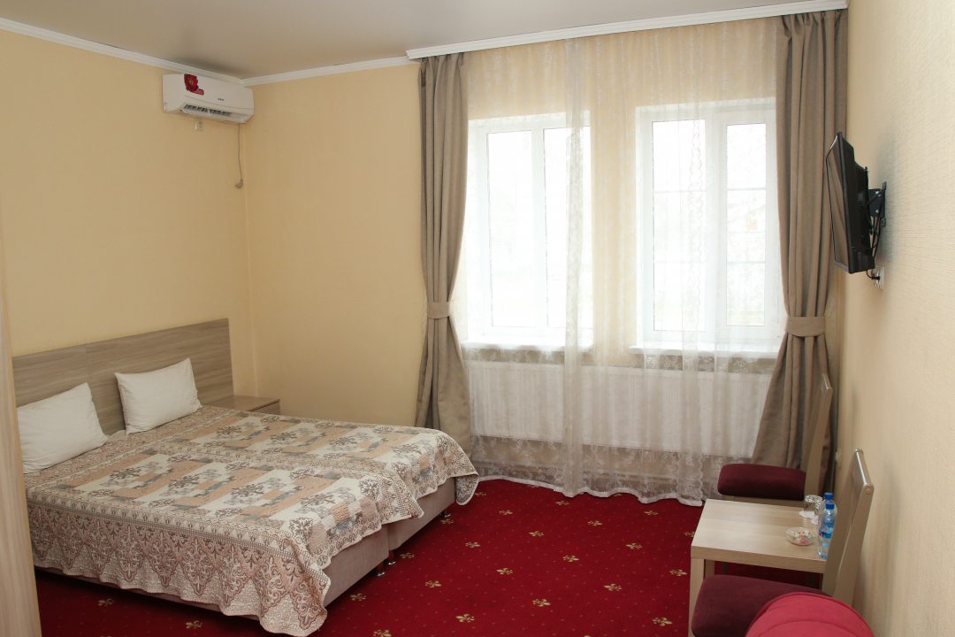 Двухместный (Евростандарт номер с 2 отдельными кроватями) гостиницы Фаренгейт, Кореновск