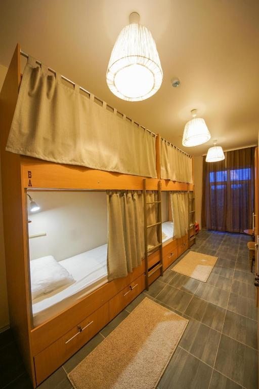 Номер (Спальное место на двухъярусной кровати в общем номере для женщин) хостела Гости Краснодара