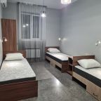Трёхместный и более, Хостел Гости