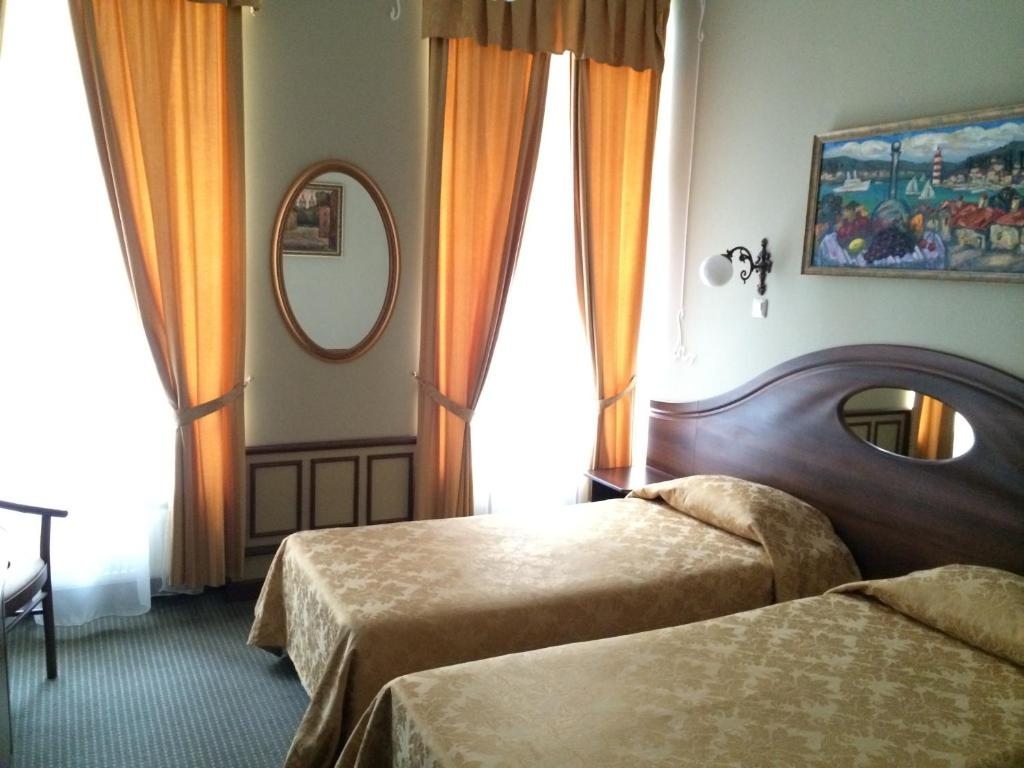 Двухместный (Стандартный двухместный номер с 2 отдельными кроватями) гостевого дома Старая Вена, Санкт-Петербург