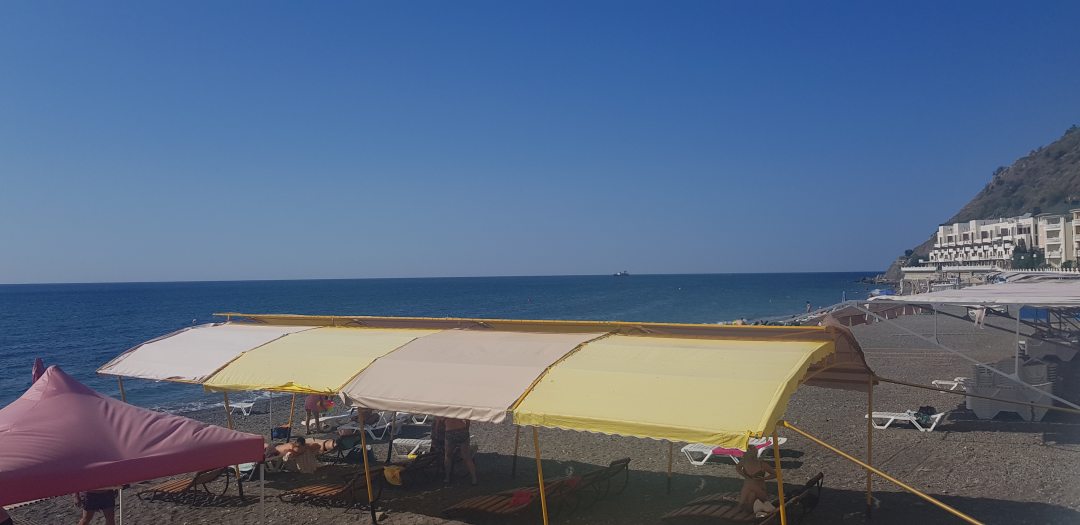 Галечный пляж, Отель Орион