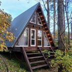 Дом (A-Frame Classic), База отдыха River House