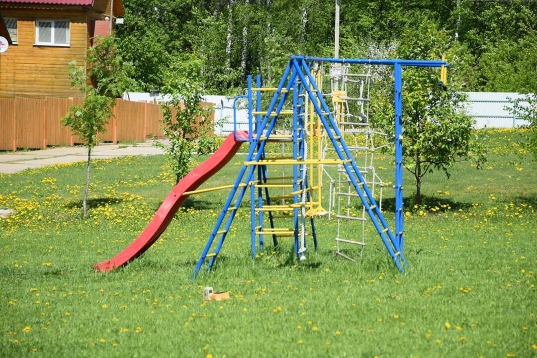 Детская площадка, Усадьба Батюшково