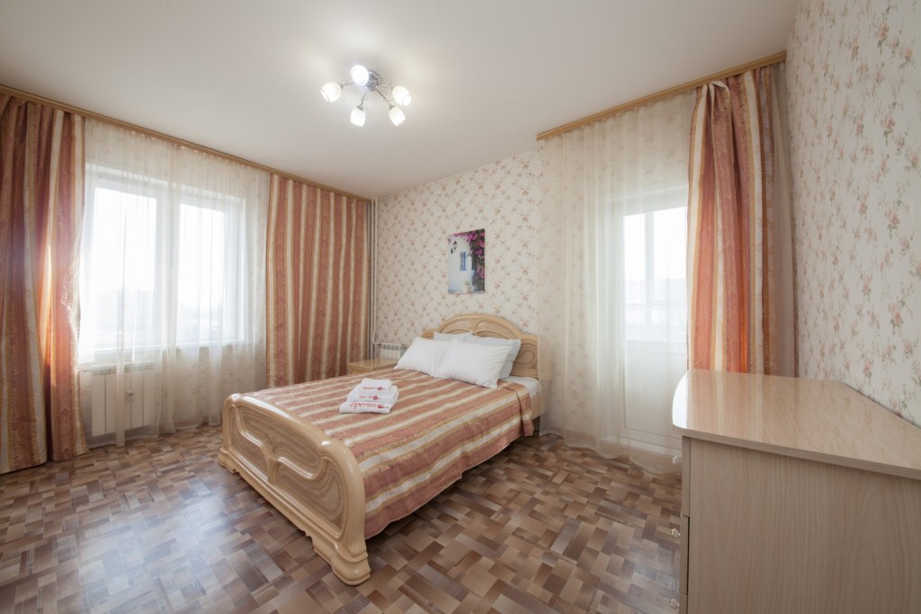 Апартаменты (С 3 спальнями) гостиницы Фрегат, Красноярск