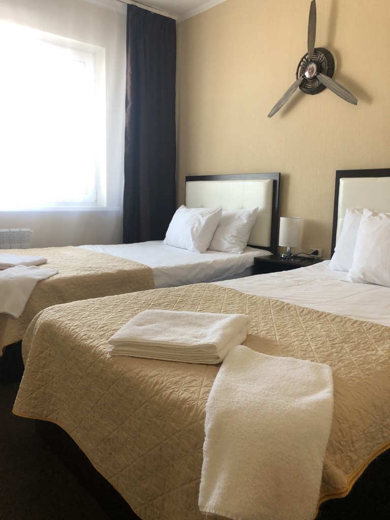 Двухместный (Двухместный номер с двумя кроватями и кухней) отеля Авиа Отель, Артем
