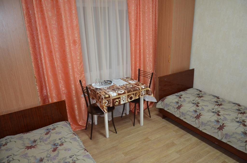 Четырехместный (Стандартный четырехместный номер) отеля 5 комнат, Михайловка, Волгоградская область
