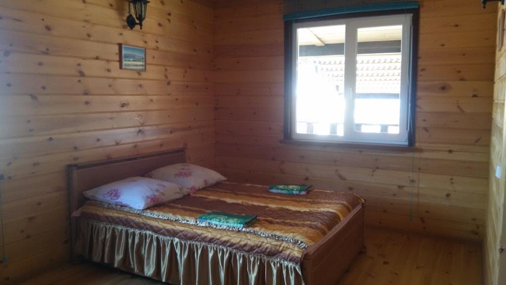Двухместный (Двухместный номер с 1 кроватью и собственной ванной комнатой) гостевого дома Guest House on Molodyozhnaya st., Хужир