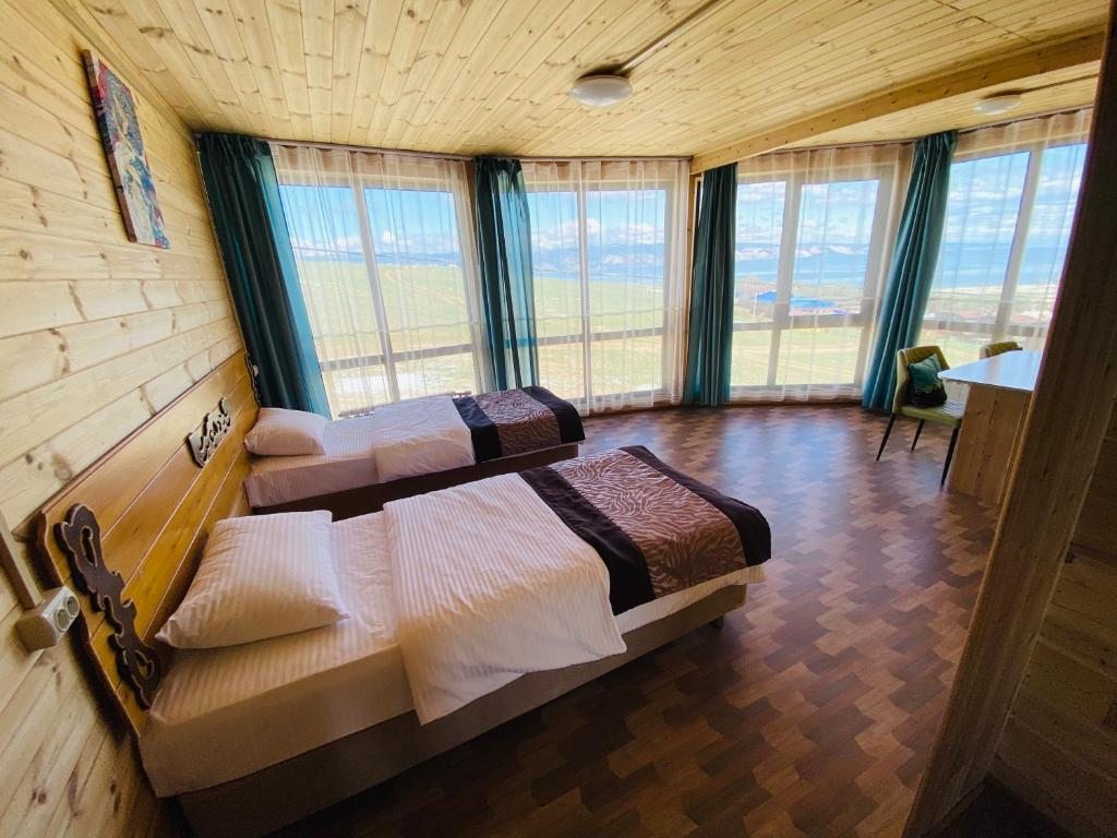 Двухместный (Стандартный двухместный номер с 2 отдельными кроватями и видом на море) гостевого дома Байкал, Хужир