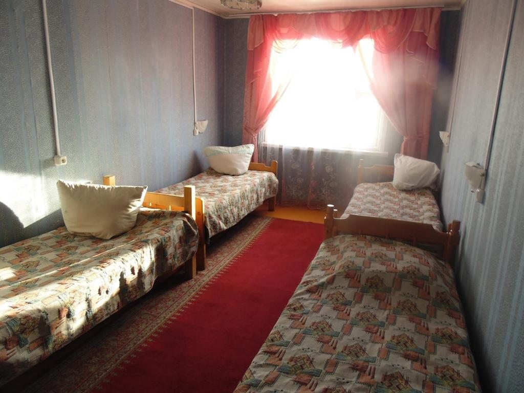 Четырехместный (Четырехместный номер с внешним туалетом) отеля Байкальский Прибой, Хужир