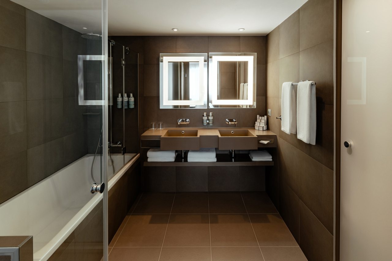 Сюит (Номер Люкс - с двуспальной кроватью), Отель Novotel Москва Киевская