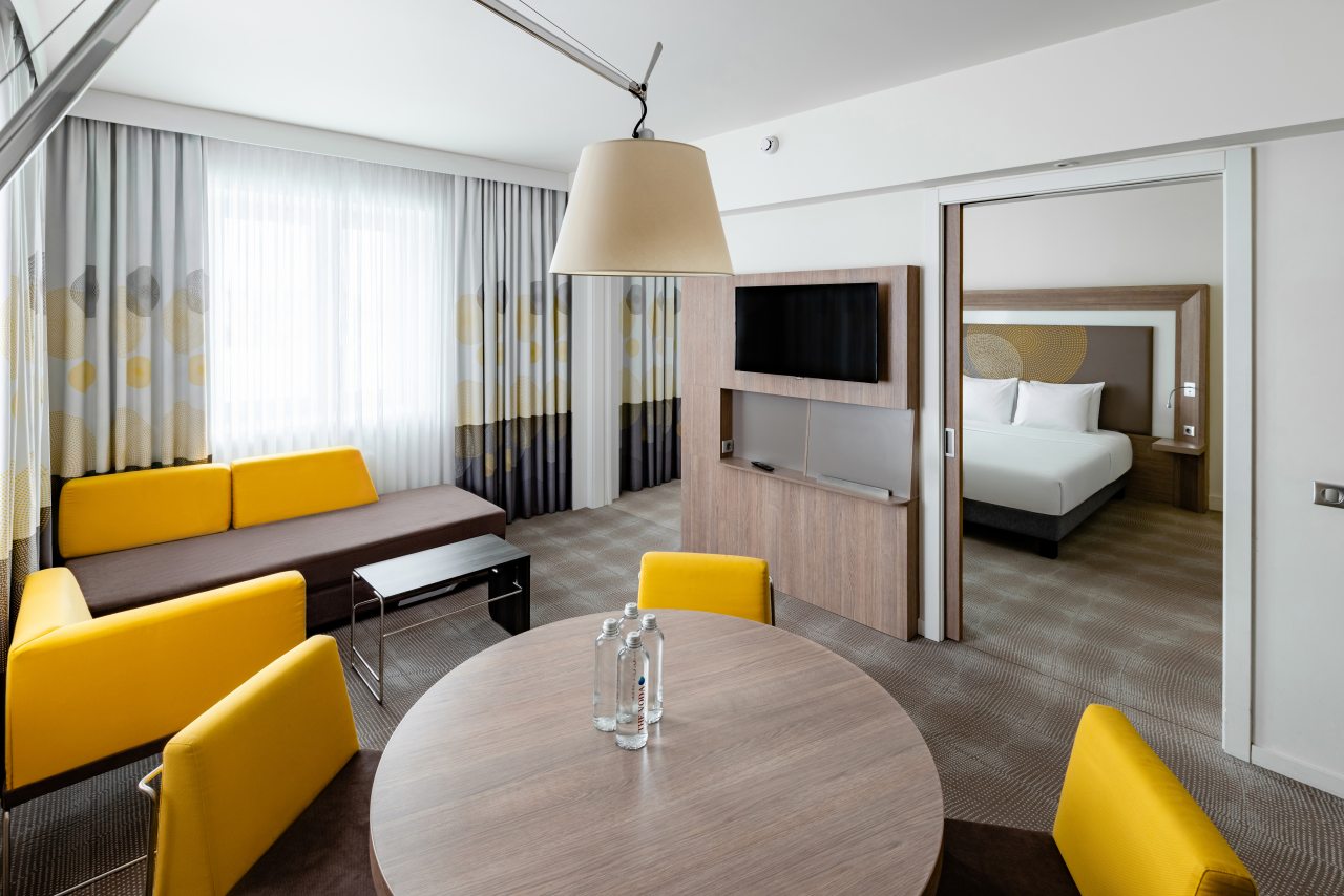 Сюит (Номер Люкс - с двуспальной кроватью), Отель Novotel Москва Киевская