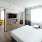 Сюит (Номер Люкс - с двуспальной кроватью), Отель Novotel Москва Киевская