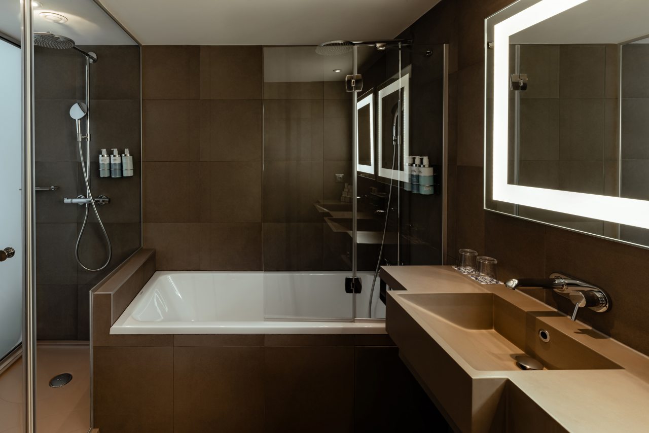 Сюит (Номер Люкс - с двуспальной кроватью), Отель Novotel Москва Киевская