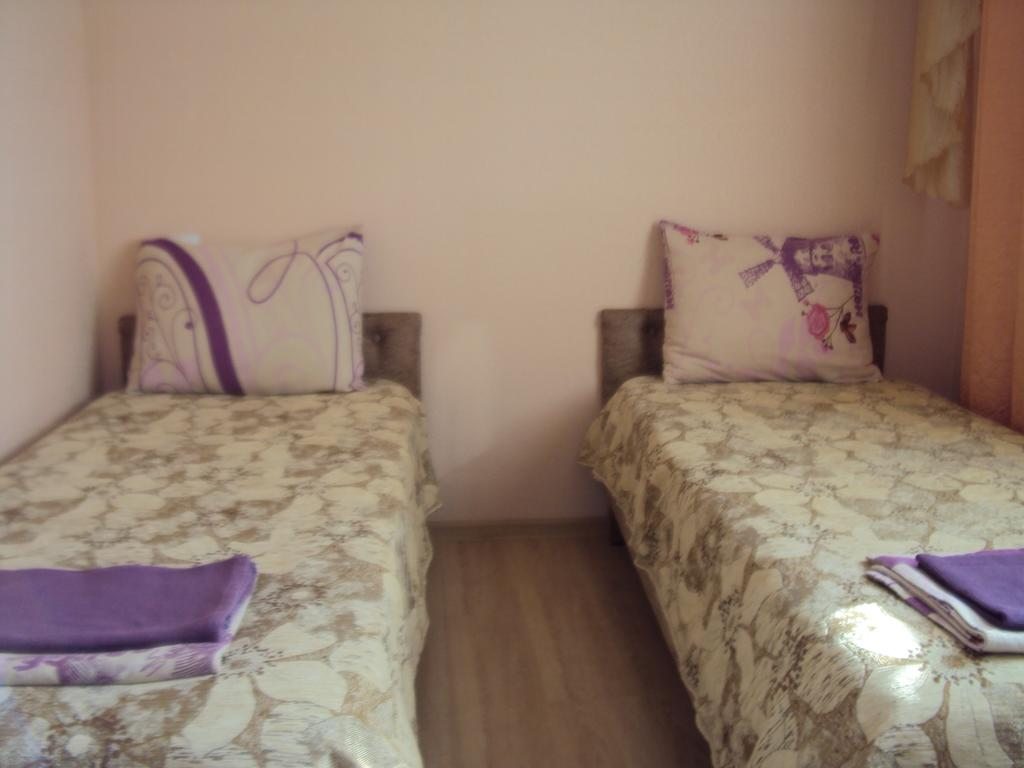 Двухместный (Бюджетный двухместный номер с 2 отдельными кроватями) гостевого дома Лиманский 14, Кореновск