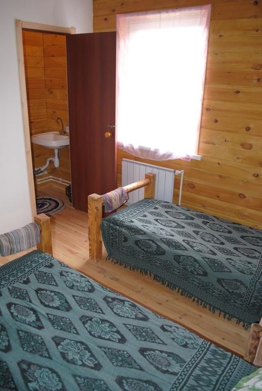 Двухместный (Двухместный номер с 2 отдельными кроватями и общей ванной комнатой) хостела Обитаемый Остров, Листвянка