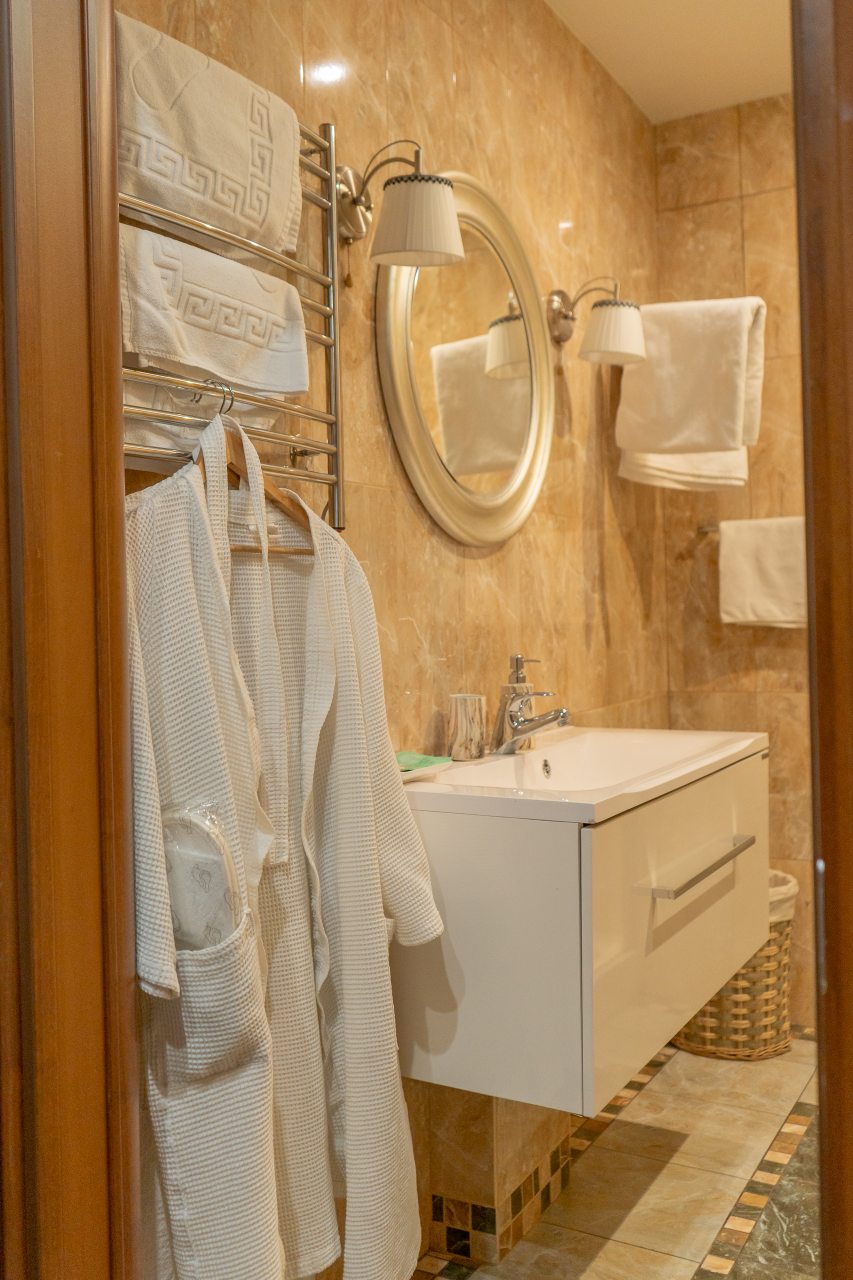 Семейный (Семейный номер с двуспальной кроватью и раскладным двуспальным диваном), Арт-отель Скворечник