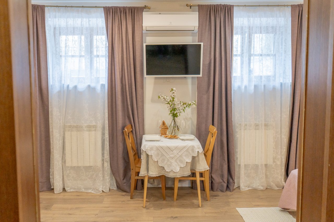 Семейный (Семейный номер с двуспальной кроватью и раскладным двуспальным диваном), Арт-отель Скворечник