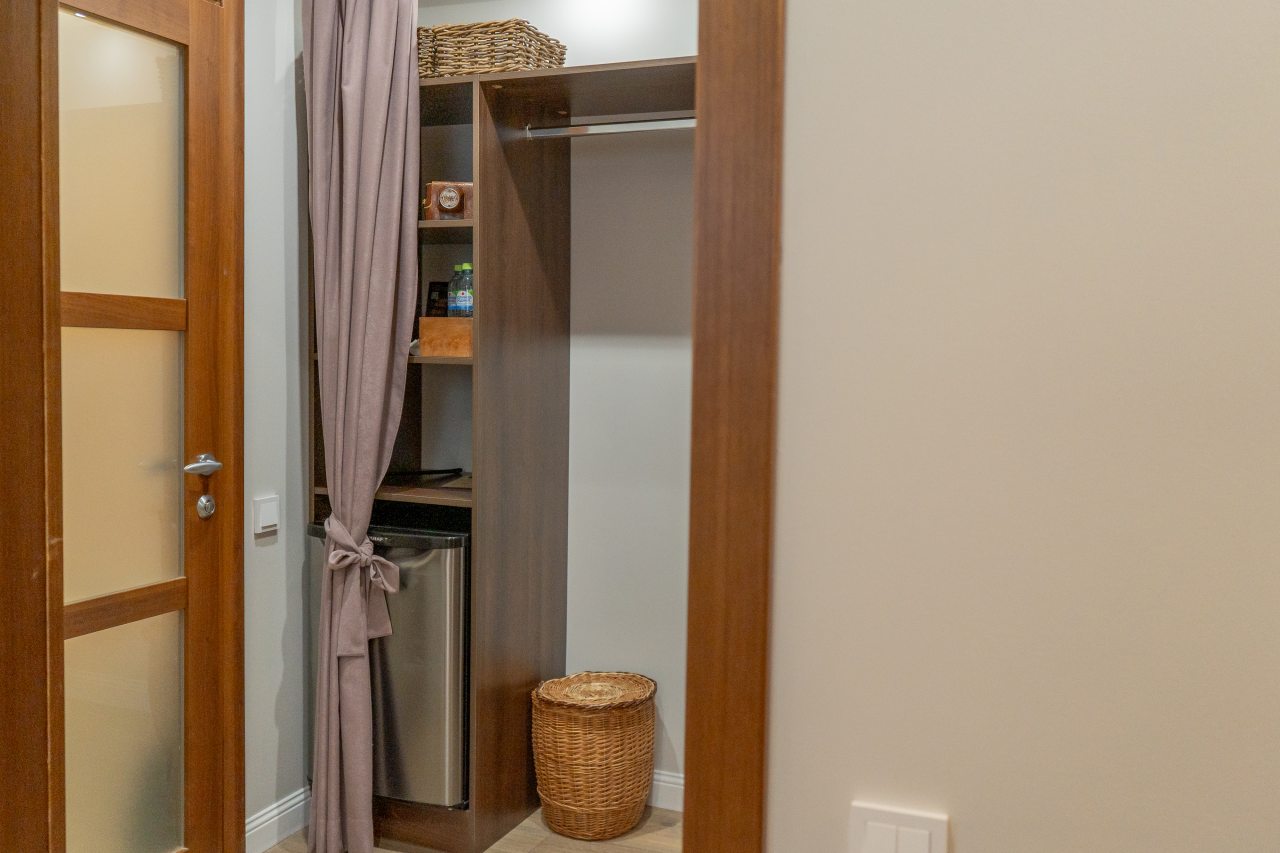 Семейный (Семейный номер с двуспальной кроватью и раскладным двуспальным диваном), Арт-отель Скворечник