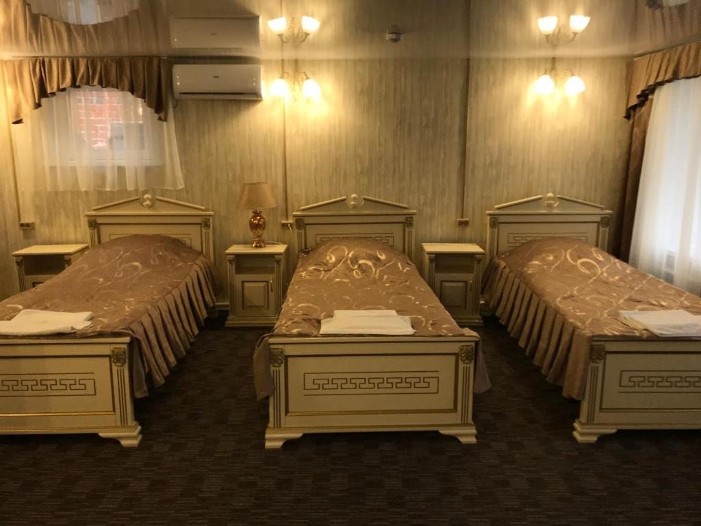 Трехместный (Улучшенный номер с тремя раздельными кроватями) мини-отеля Ретро-Отель Купеческий Двор, Муром