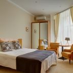 Классический номер с видом во двор