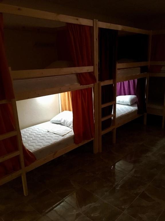 Двенадцатиместный (Спальное место на двухъярусной кровати в 12-местном общем номере для мужчин и женщин) отеля Медем, Псков