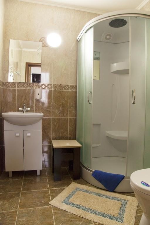 Двухместный (Двухместный номер с 1 кроватью и собственной ванной комнатой) мини-гостиницы Скобарь, Псков