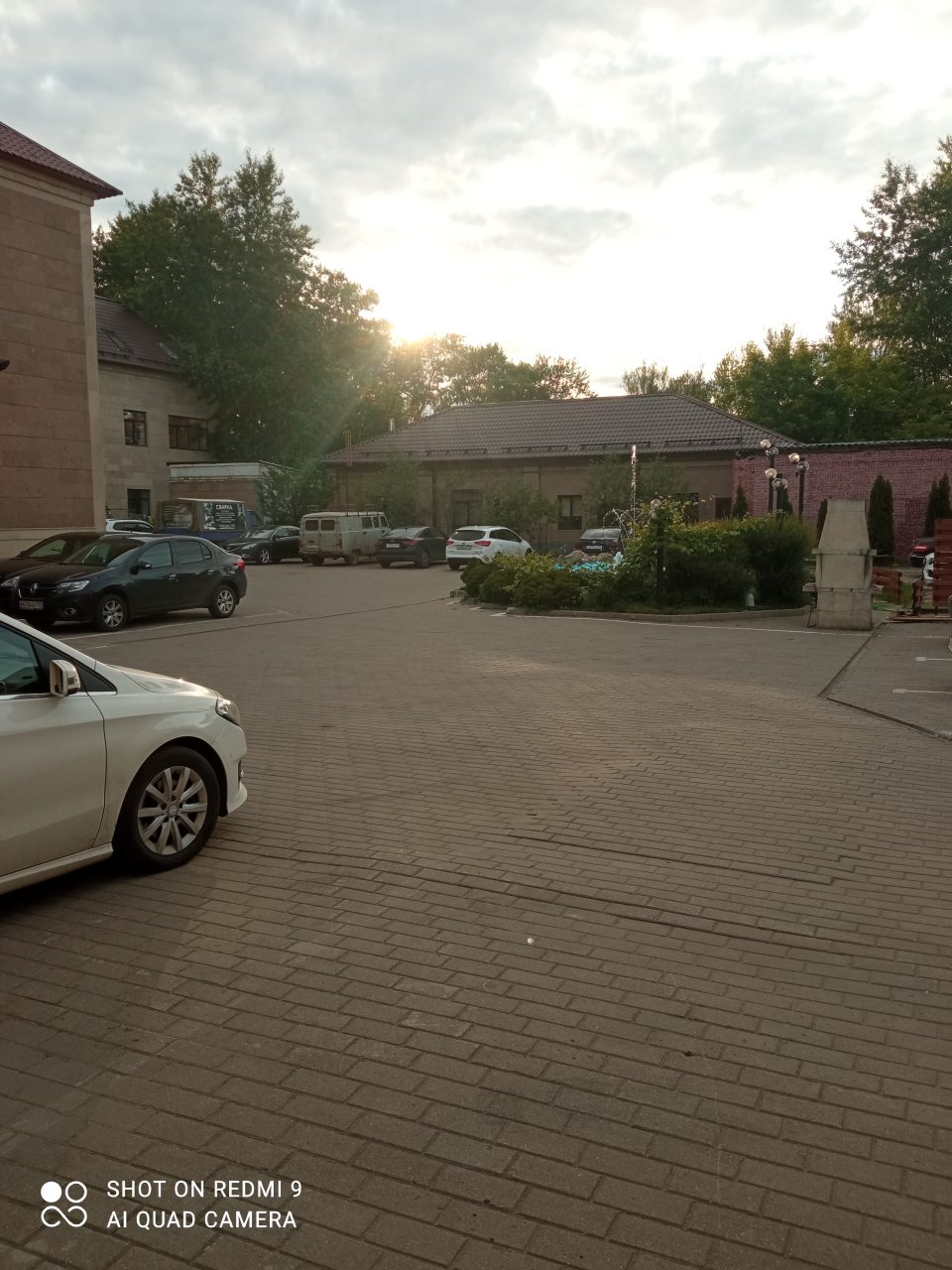 Парковка, Гостинично-ресторанный комплекс МАЖОР