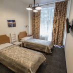 Телевизор, чай, стаканы