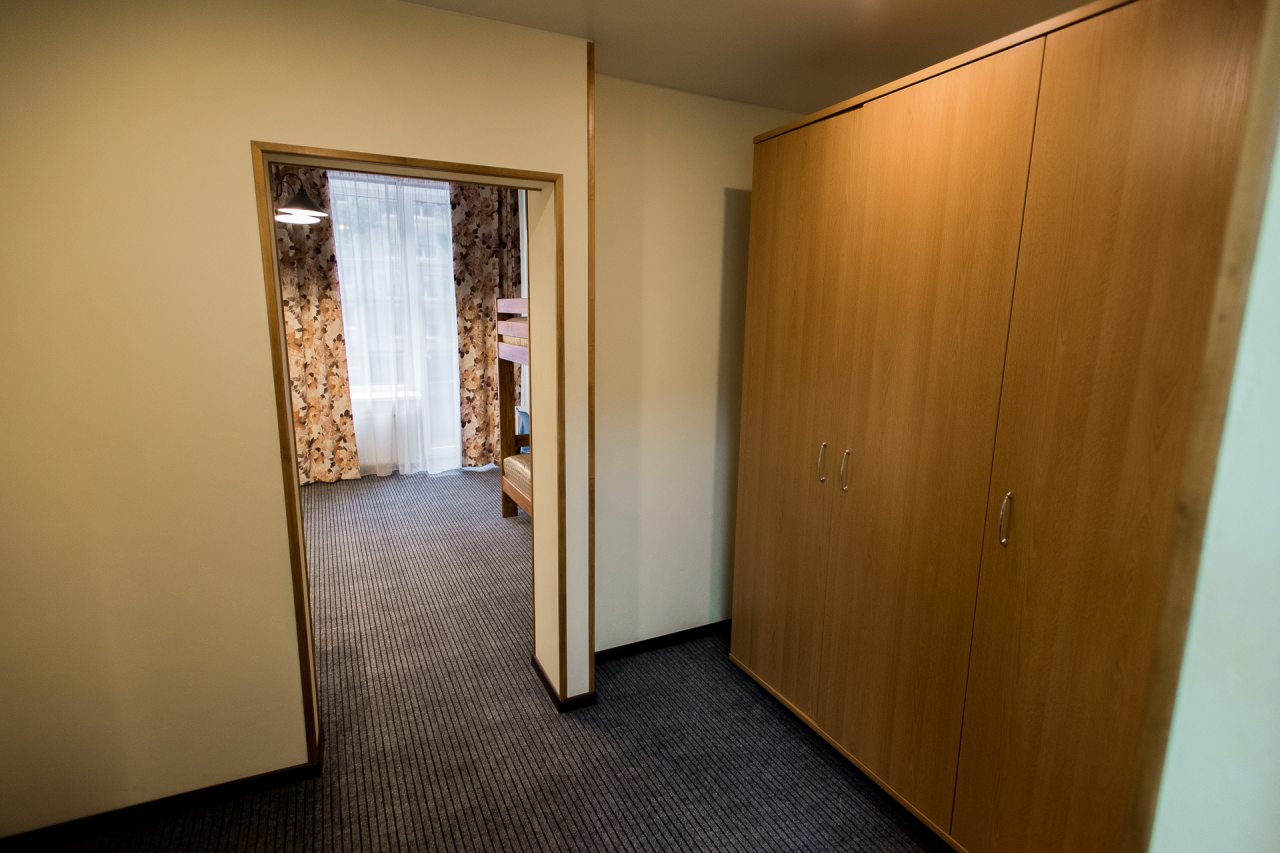 Огромный шкаф