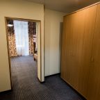 Огромный шкаф