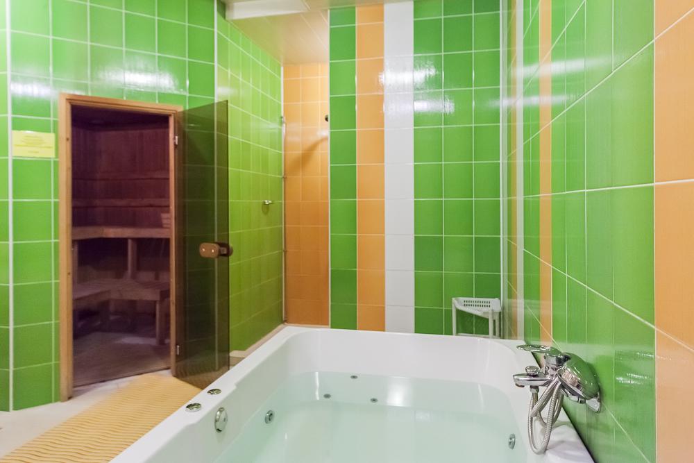 Ванная комната в номере отеля Вояж, Санкт-Петербург. Отель Вояж