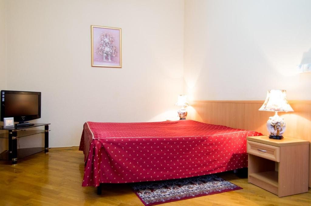 Двухместный (Стандартный двухместный номер с 1 кроватью или 2 отдельными кроватями - Лечение включено) санатория Долина Нарзанов Кисловодск