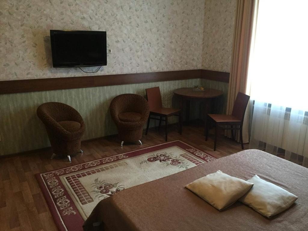 Двухместный (Номер с кроватью размера «king-size») отеля Гранд, Павловск (Воронежская область)