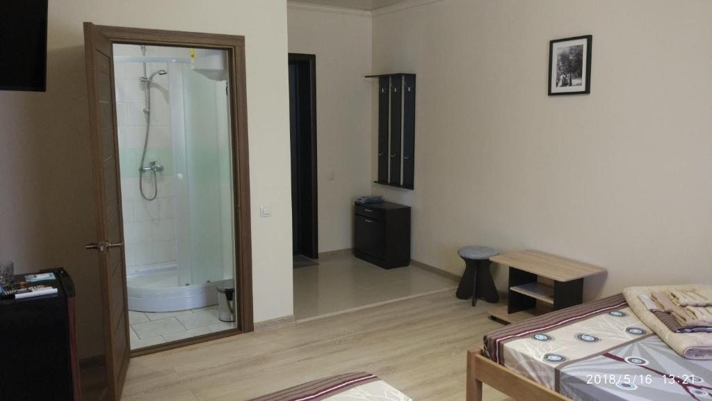 Четырехместный (Стандартный четырехместный номер), Гостиница LUX