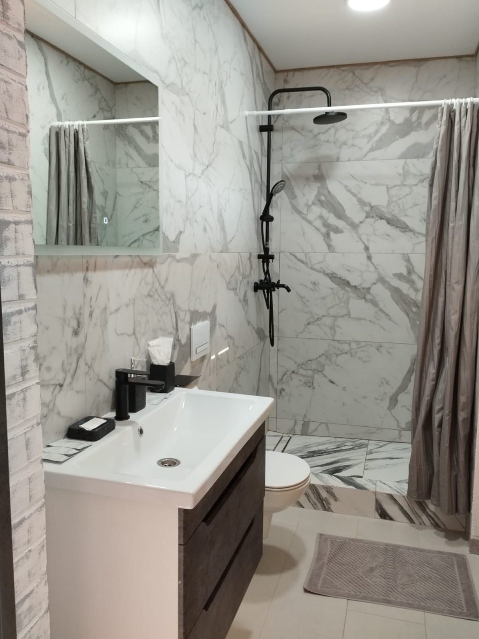 Дом (Трехместные апартаменты), Гостиница LUX