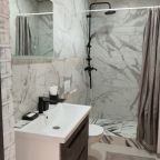 Дом (Трехместные апартаменты), Гостиница LUX