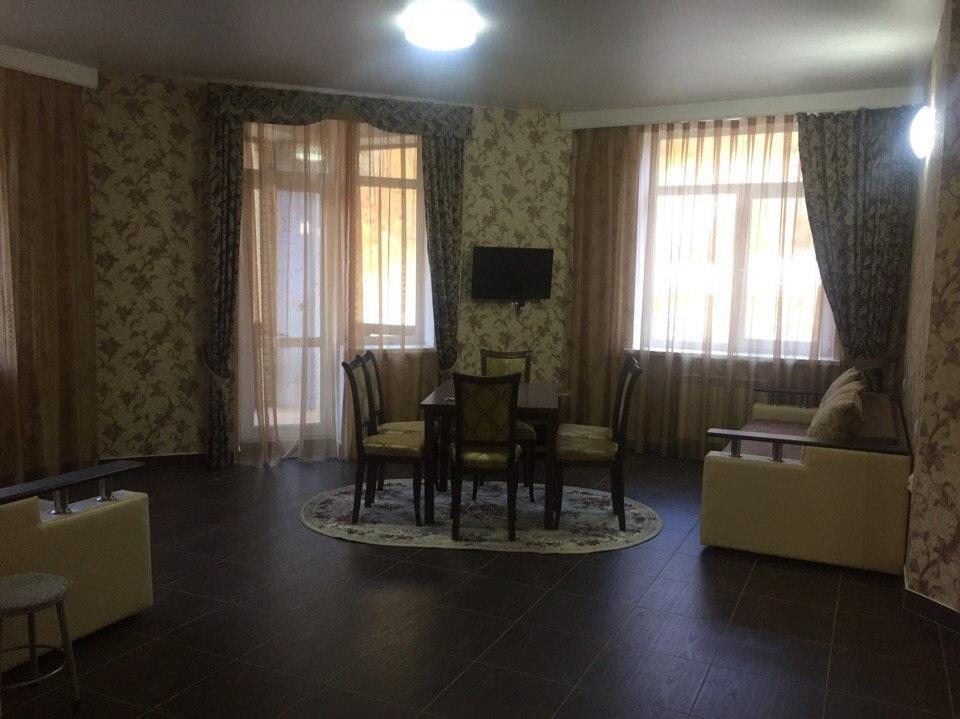 Апартаменты (Апартаменты с 2 спальнями) апартамента Вершина Карачаевская 11, Домбай