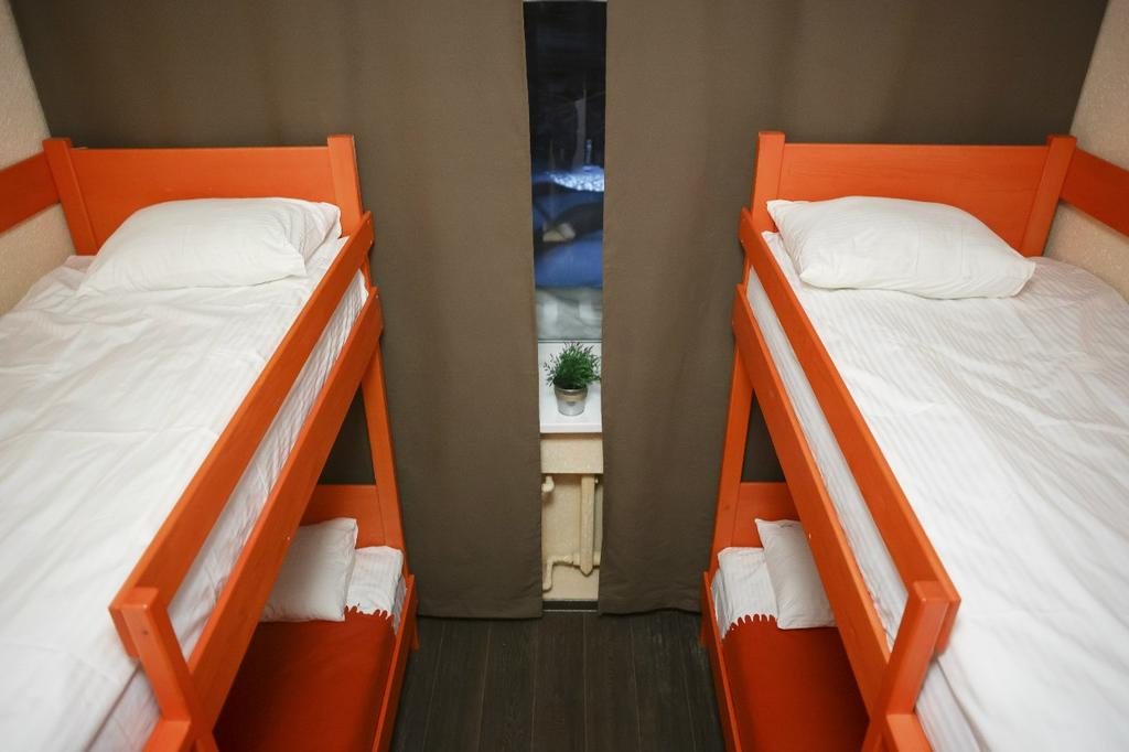 Номер (Кровать в общем четырехместном номере для мужчин и женщин) отеля Профилак, Шерегеш