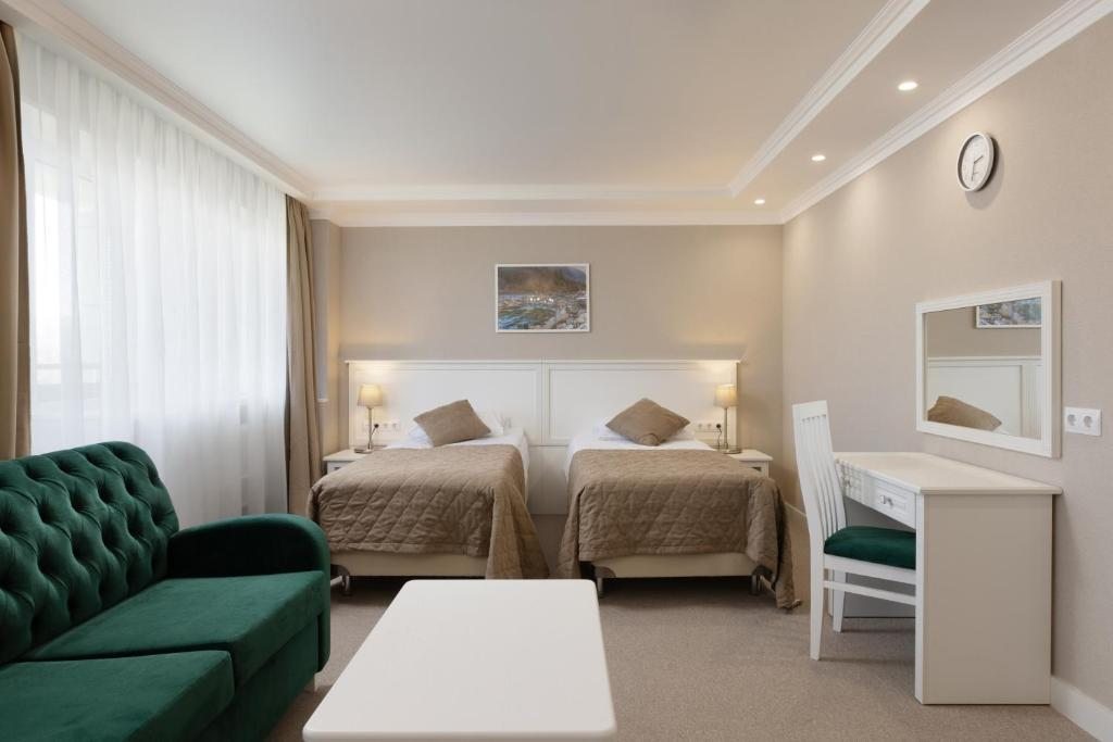 Двухместный (Улучшенный двухместный номер с 1 кроватью - Лечение включено) отеля Долина Нарзанов Нальчик