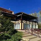 Сад, Гостиница Светлый