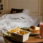 При заказе услуги Room service