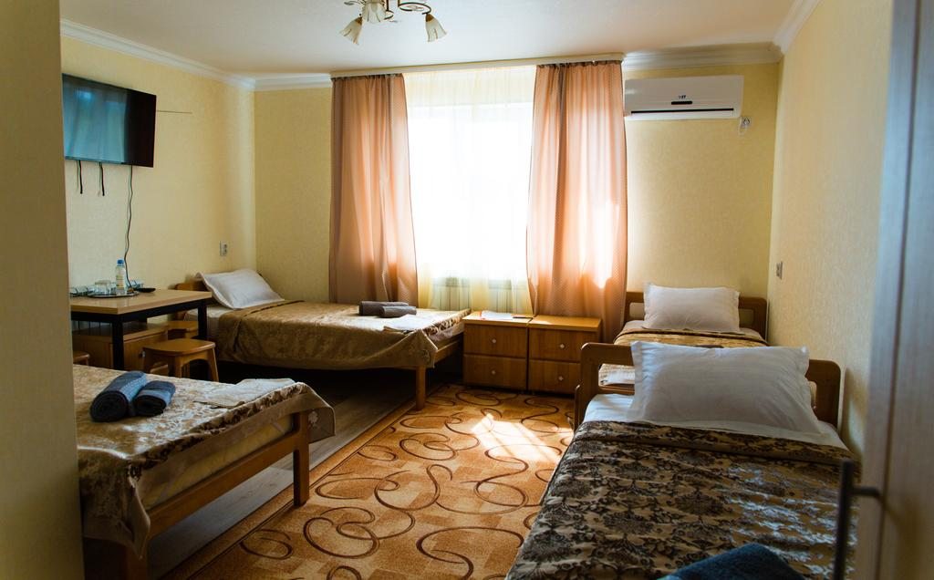 Четырехместный (Четырехместный номер с видом на горы) отеля Адмиралъ, Калач-на-Дону