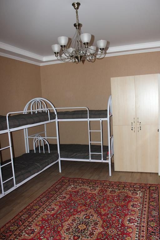 Номер (Кровать в общем номере для мужчин с 6 кроватями) хостела Алматы Центральный