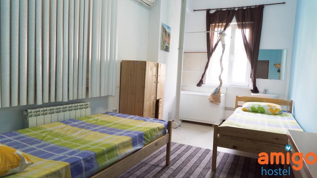 Двухместный (Бюджетный двухместный номер с 2 отдельными кроватями) хостела Amigo, Алматы