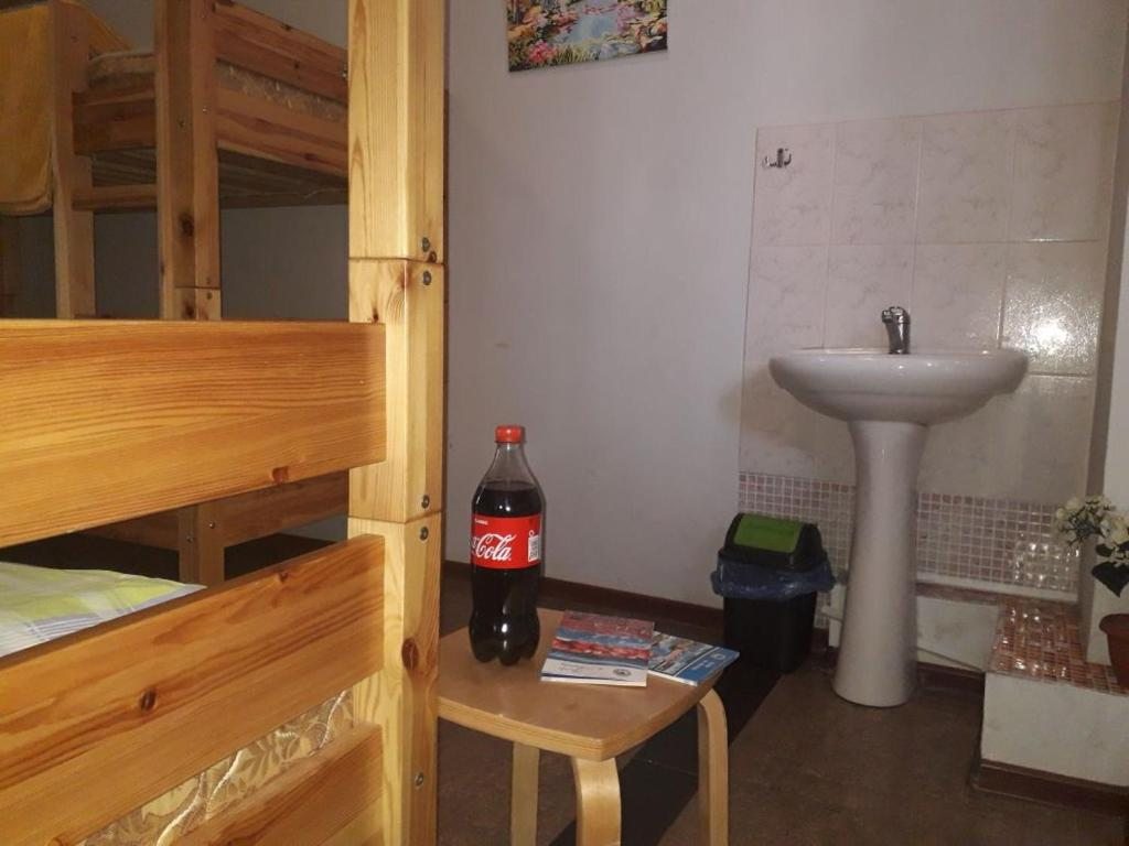 Номер (Спальное место на двухъярусной кровати в общем номере для мужчин и женщин) хостела Amigo, Алматы