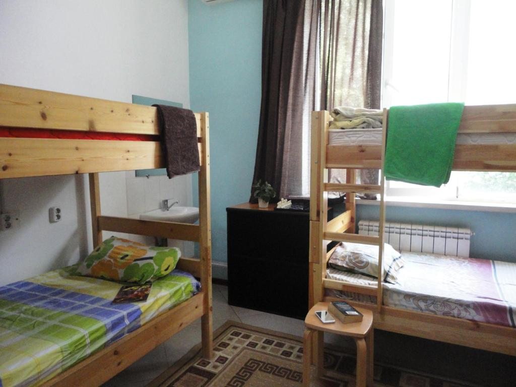 Номер (Спальное место на двухъярусной кровати в общем номере для мужчин) хостела Amigo, Алматы