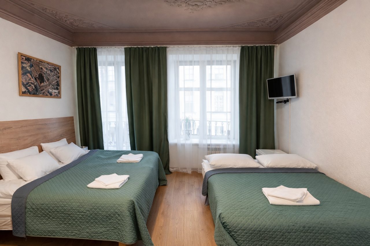 Четырехместный (Улучшенный комфорт с балконом), Гостевые комнаты и апартаменты Пио на Моховой