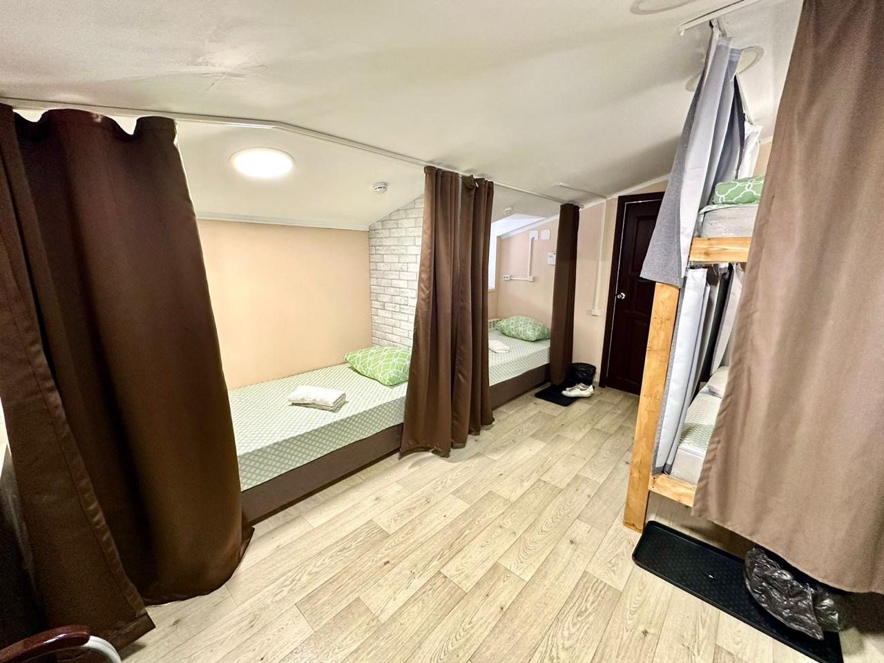 Шестиместный (Общий 6-местный номер для мужчин и женщин с удобствами на этаже.) отеля Rest Home, Нижний Новгород