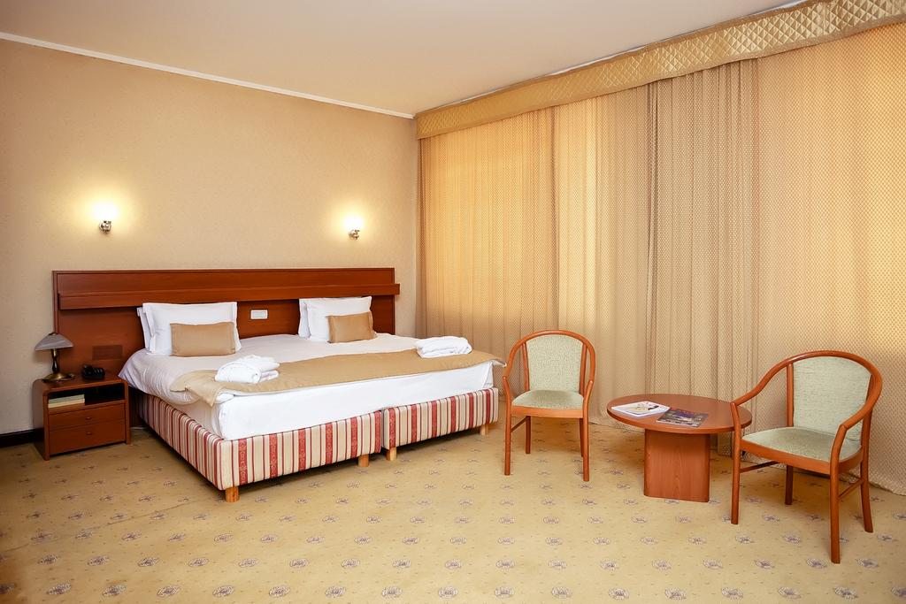 Двухместный (Двухместный номер Делюкс с 1 кроватью) отеля Тянь-Шань, Алматы
