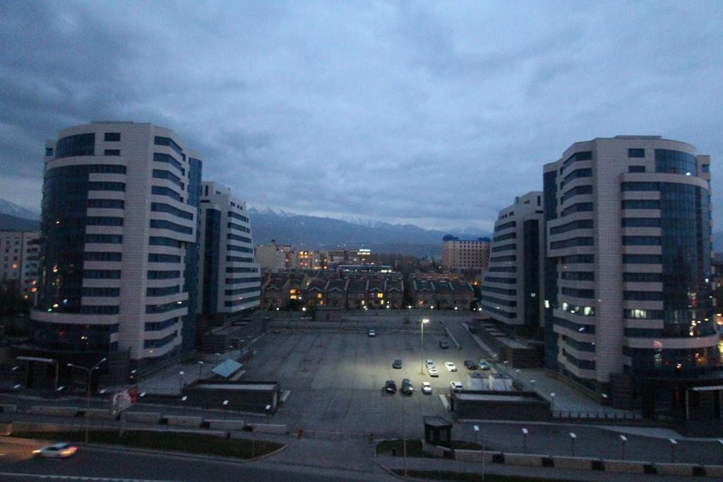 Апартаменты (Апартаменты с 3 спальнями) апартамента Надежда в Самале, Алматы